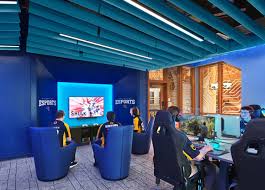 斗鱼虎牙B站快手争夺LOL独播权背后，他们已经被掐住了“喉咙”